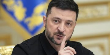 Ukraine’s Zelensky signs deal to buy 100 French fighter jets