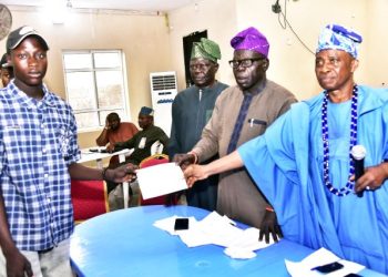 Dangote Granite Mines awards bursaries to students in Ijebu Igbo