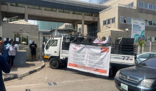 Nigeria: Indigenous contractors shut down Finance Ministry over N500b unpaid projects