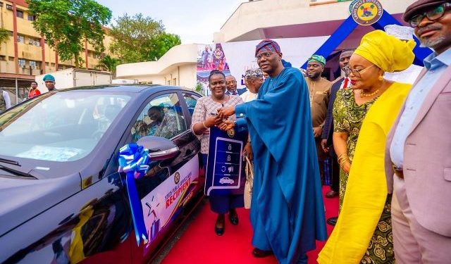 Sanwo-Olu gifts five brand new cars, N165.5m to Lagos public servants