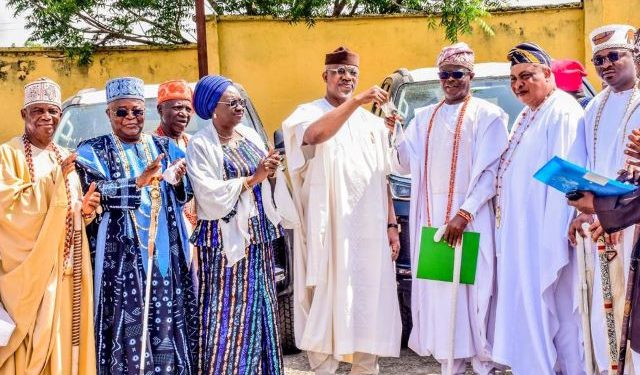 Ogun State Gov rolls out 40 SUVs for Ogun monarchs