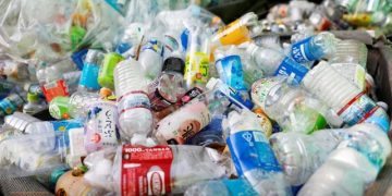 Australian scientists use sunlight to convert plastic waste into clean fuels