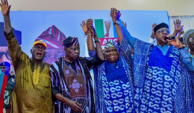 Abiodun formally presents Senator Adeola to Ogun West APC stakeholders
