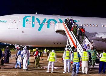 Ogun welcomes 345 returning Hajj pilgrims as flight lands at Gateway International Airport