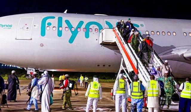 Ogun welcomes 345 returning Hajj pilgrims as flight lands at Gateway International Airport